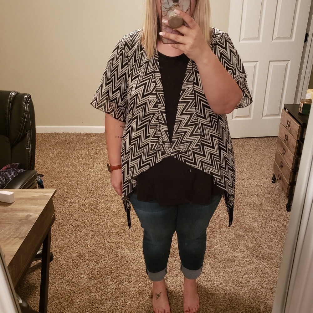Small Lularoe Monroe Kimono BNWOT